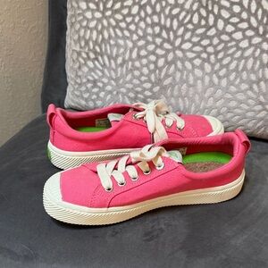 Cariuma Pink Canvas Low-Top Sneakers